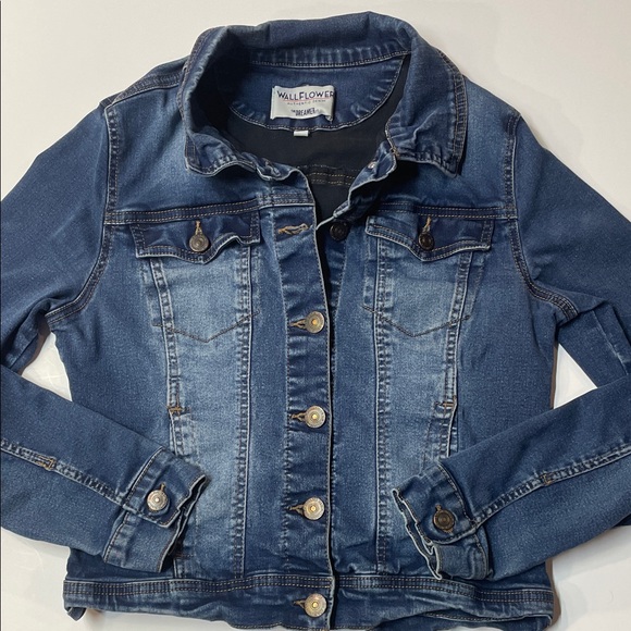 Wallflower Women’s Blue Denim Jean Jacket Distressed Wash Sz L - Picture 1 of 5